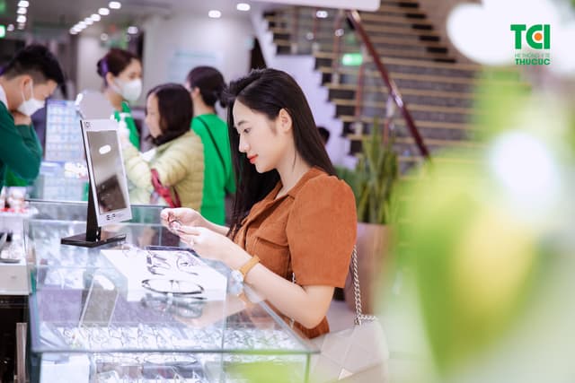 Cắt kính chất lượng cao – Chi phí cực “ngọt ngào” tại Thu Cúc TCI