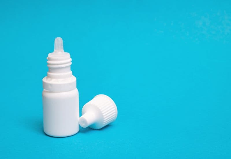 Chuyên gia sẽ chẩn đoán nguyên nhân và chỉ định thuốc điều trị phù hợp cho bạn, như thuốc kháng sinh, thuốc kháng virus, thuốc kháng histamin, thuốc chống viêm corticosteroids hoặc thuốc chống viêm không steroid…