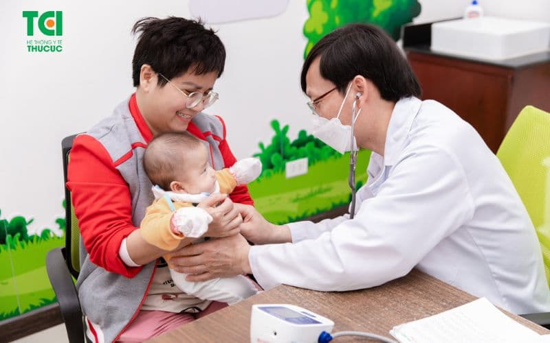 Tiêm chủng cho trẻ đóng vai trò quan trọng trong bảo vệ sức khỏe và phòng ngừa bệnh tật. - an toàn tiêm chủng