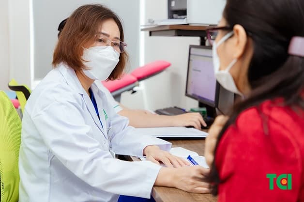 Đi khám phụ khoa khi có triệu chứng bất thường là quan trọng để chẩn đoán và điều trị