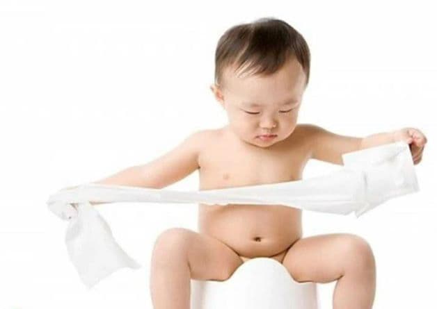 Tiêu chảy là dấu hiệu trẻ bị rối loạn tiêu hóa khá đặc trưng
