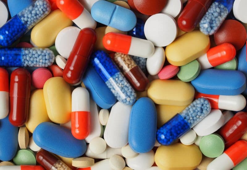 Các triệu chứng sốt, đau, nhiễm trùng có thể được điều trị bằng các thuốc hạ sốt, giảm đau, chống nhiễm trùng. 