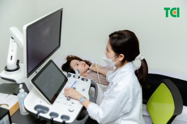 Thăm khám và nhận chỉ định điều trị u tuyến giáp