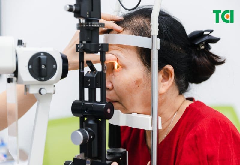 Kiểm tra mắt định kỳ để phòng tránh cườm mắt hiệu quả