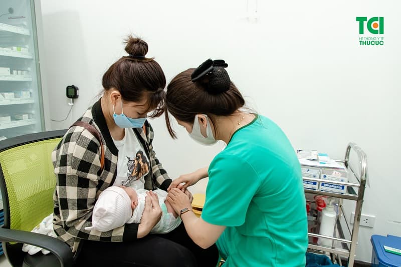 Phòng tiêm chủng Thu Cúc TCI là một trong những địa chỉ được nhiều bậc phụ huynh tin tưởng tiêm vắc xin 6 trong 1 Hexaxim cho trẻ