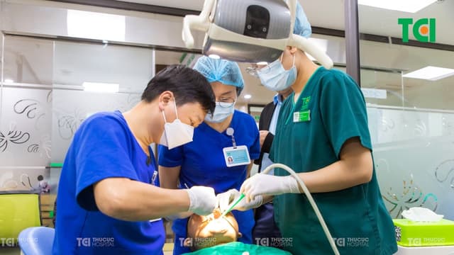 Cảnh báo biến chứng sỏi ống tuyến nước bọt ở chàng trai 32 tuổi