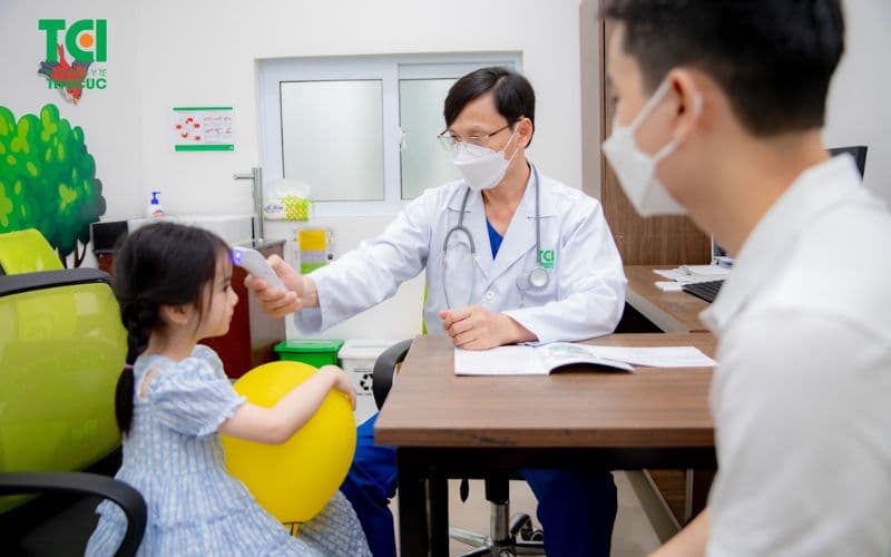 tiêm chủng cho trẻ phòng cúm mùa hàng năm là biện pháp hiệu quả để ngăn chặn các biến chứng nguy hiểm