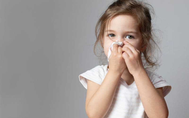 Trẻ em mắc cúm mùa có thể gặp phải tình trạng nôn và tiêu chảy