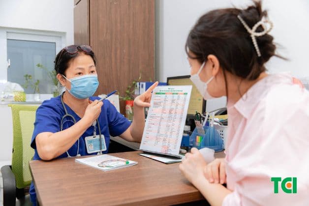 Thảo luận với bác sĩ để xác định kế hoạch tiêm phòng phù hợp với tình hình sức khỏe và thời điểm mang thai