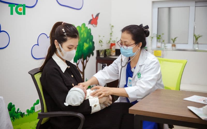 Lưu ý khi tiêm vắc xin cho trẻ giúp trẻ, vắc xin giúp xây dựng hệ thống miễn dịch hoàn thiện từ ban đầu