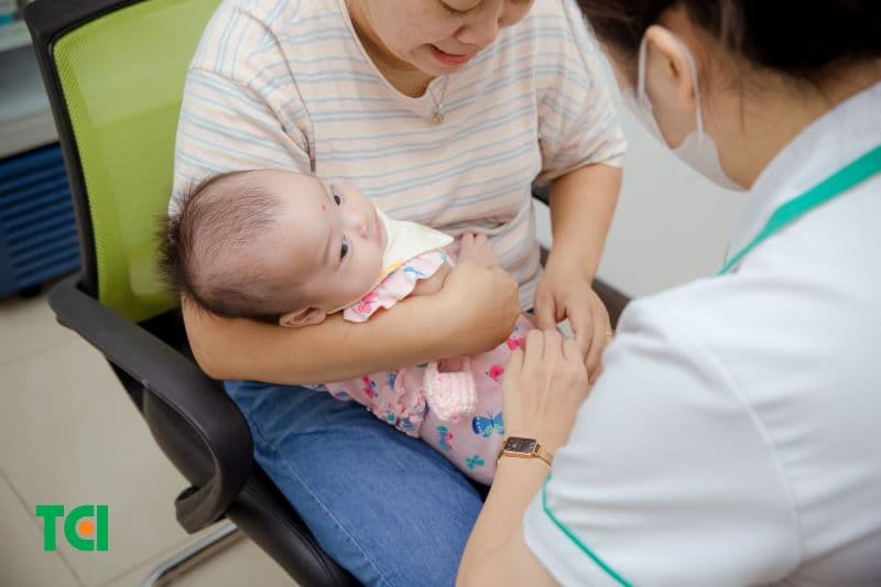 Tiêm vắc xin giúp cơ thể có kháng nguyên bảo vệ trước sự tấn công của virus gây bệnh