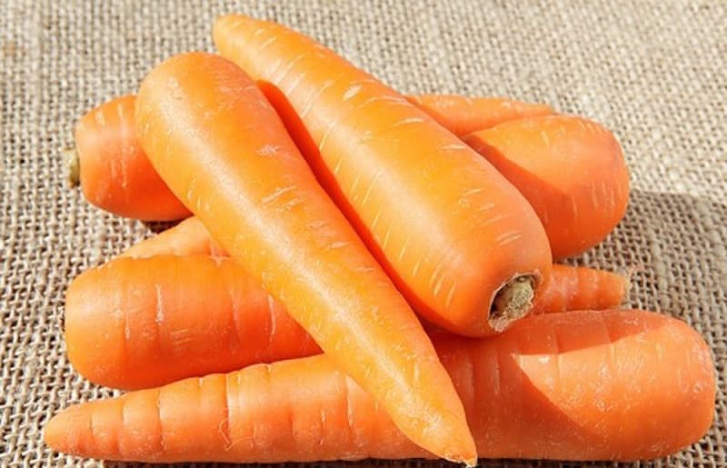 bổ sung thực phẩm bên cạnh dùng thuốc bổ mắt