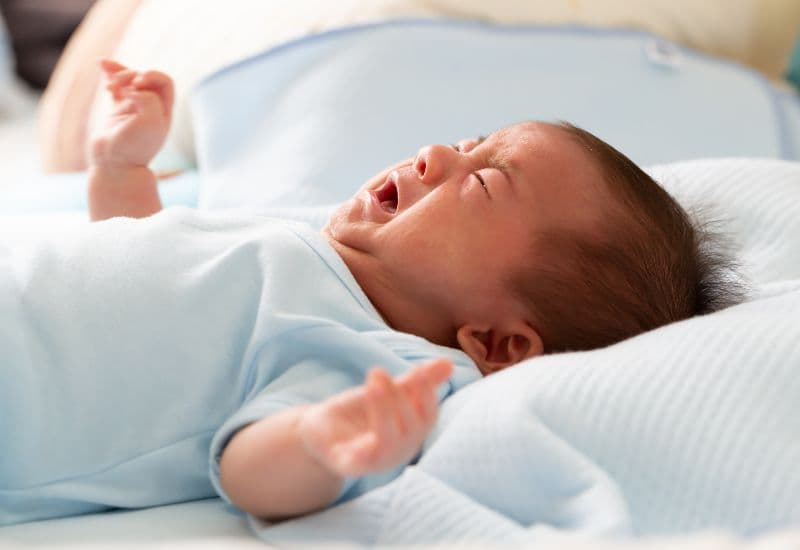 Trẻ rối loạn tiêu hóa thường đau bụng các mức độ khác nhau, ợ hơi, chướng bụng, đi ngoài phân sống, biếng ăn, quấy khóc...