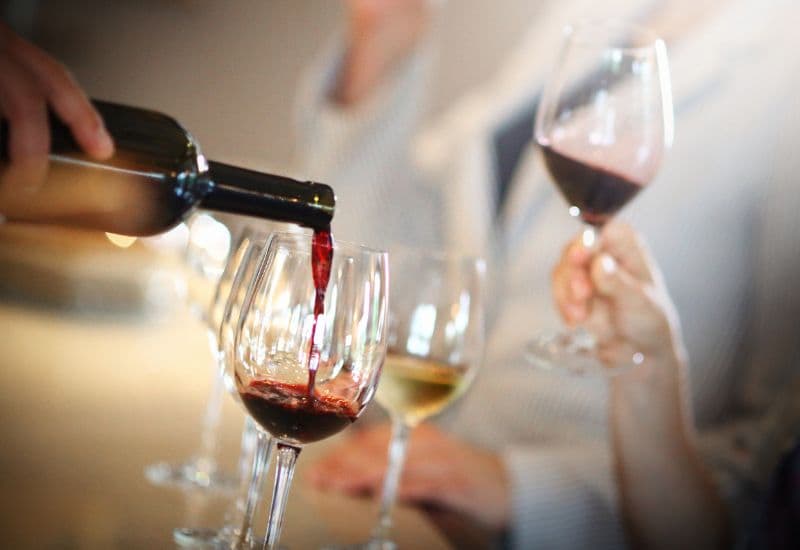 Không uống rượu bia, không hút thuốc lá hay không sử dụng bất cứ chất kích thích nào khác.