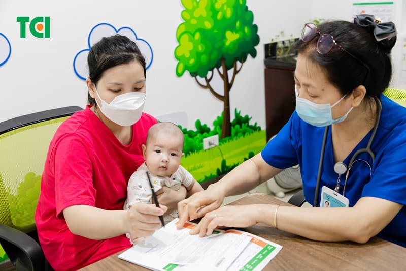 Phụ huynh nên đưa trẻ đi tiêm bổ sung các loại vacxin cần thiết không có trong tiêm chủng mở rộng tại phòng tiêm chủng dịch vụ