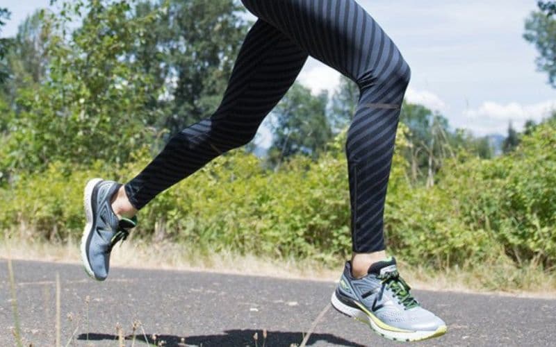 Chuẩn bị trang phục và giày chạy phù hợp