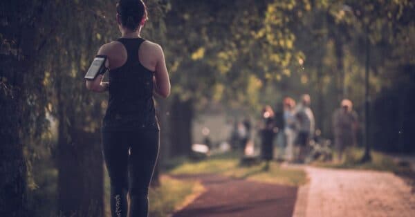 Có nên chạy bộ buổi tối không?