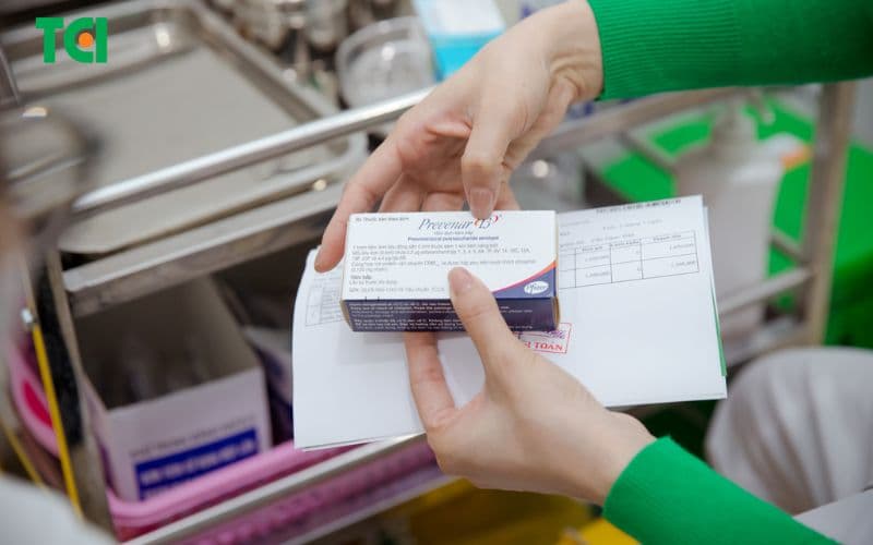 chích ngừa cho trẻ Prevenar - Vắc xin cộng hợp giữa Polysaccarid Phế cầu khuẩn