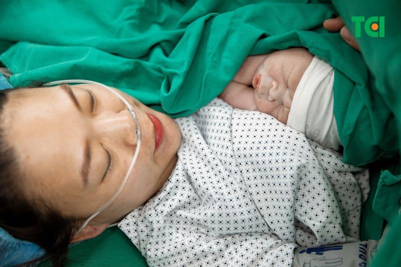 Trẻ sơ sinh còn “non yếu” nên rất cần sự bảo vệ từ bên ngoài.