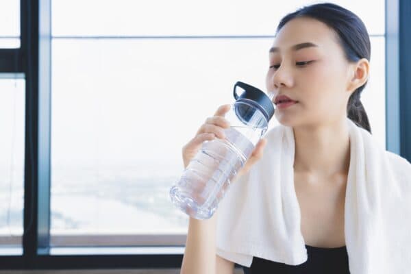 Người tập yoga cần uống đủ nước