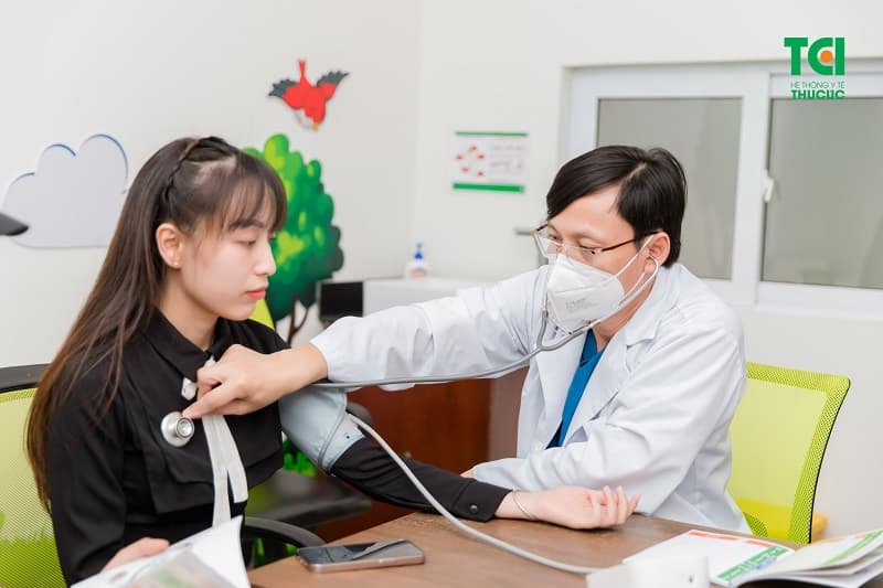 Trước khi tiêm chủng cần thực hiện khám sàng lọc với bác sĩ