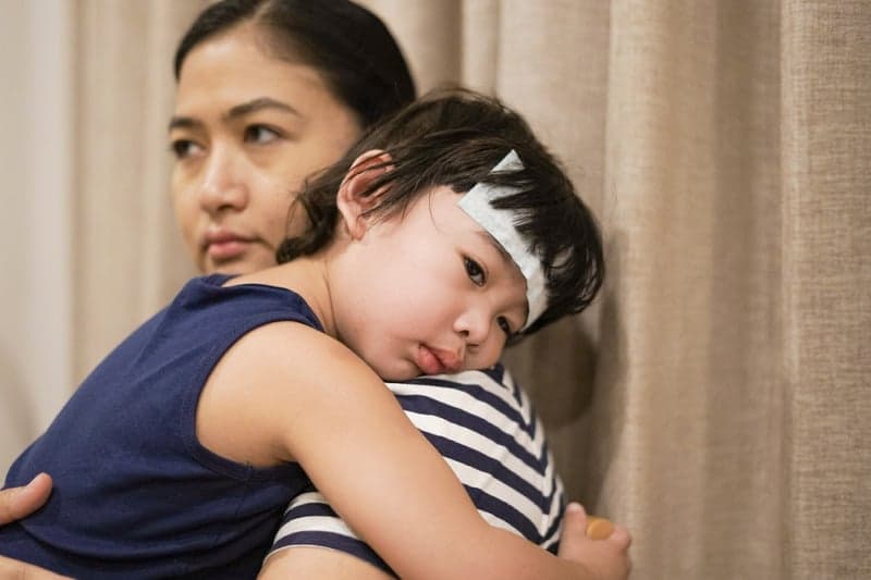 Tiêm vacxin bị sốt uống thuốc gì là câu hỏi nhiều người quan tâm