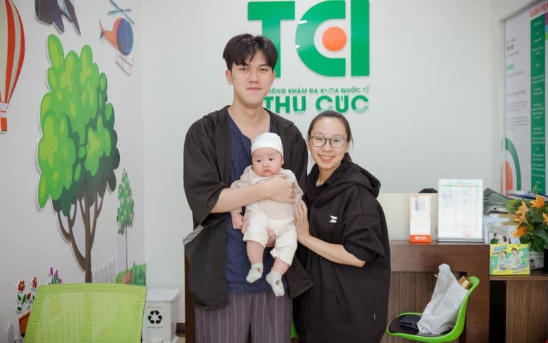 Tiêm vacxin cho trẻ em tại phòng tiêm chủng Thu Cúc TCI