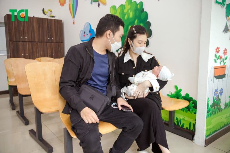 tiêm vacxin cho trẻ sơ sinh