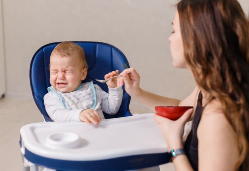 Biếng ăn thường đi kèm hiện tượng giảm ăn, dẫn đến vấn đề chung là cơ thể thiếu năng lượng, thiếu các chất dinh dưỡng cần thiết cho sự phát triển.