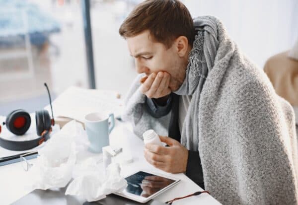 Ho là một triệu chứng của viêm phế quản.