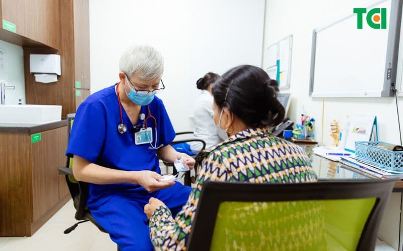 Người mắc các bệnh lý khác cần tham khảo ý kiến bác sĩ trước khi sử dụng thuốc Medrol 4mg.