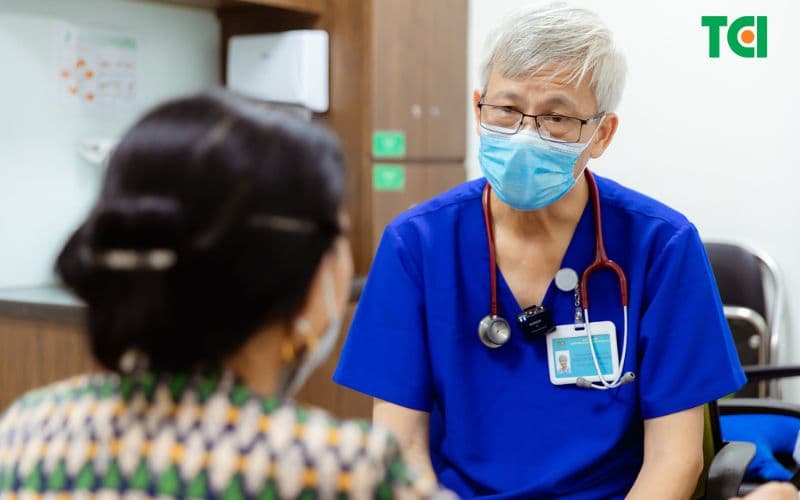 Khi gặp tác dụng phụ người bệnh cần thông báo ngay với bác sĩ.