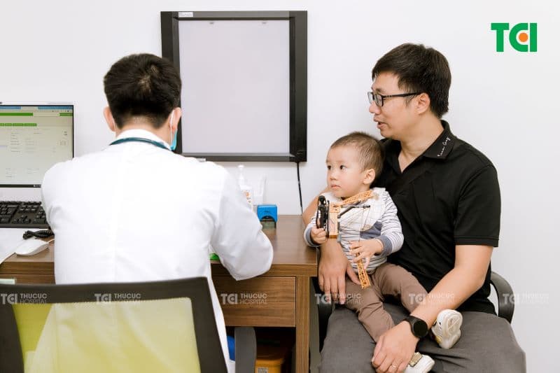 Thuốc có thể được kê cho trẻ em và người lớn.