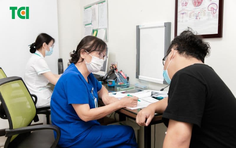 Người bệnh cần đi khám và uống thuốc theo chỉ định của bác sĩ.