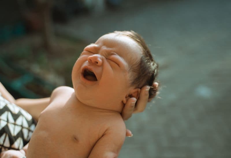 Tắm nắng giúp cơ thể tổng hợp vitamin D từ ánh sáng mặt trời. 