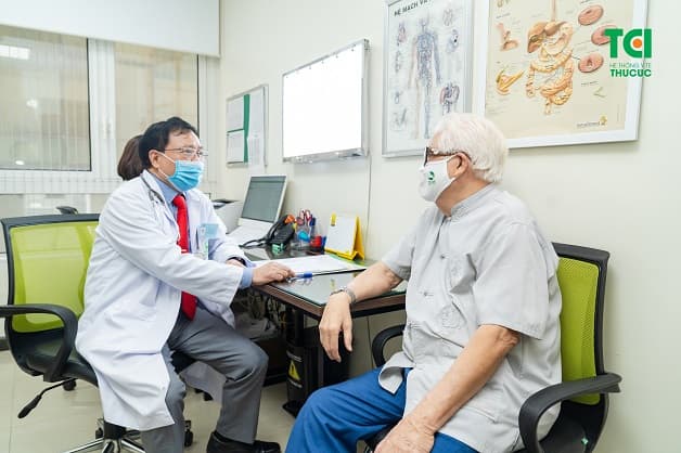 Khi thấy có biểu hiện tăng huyết áp, cần đi khám sớm tại các chuyên khoa tim mạch để được chẩn đoán và điều trị kịp thời.