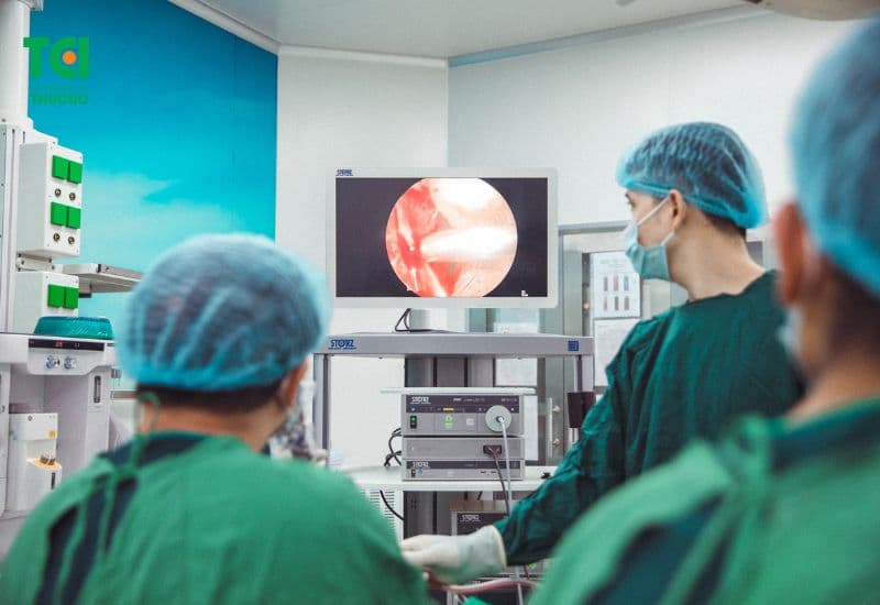 Điều trị xoang ngoại khoa được chỉ định trong những trường hợp điều trị xoang nội khoa không hiệu quả.