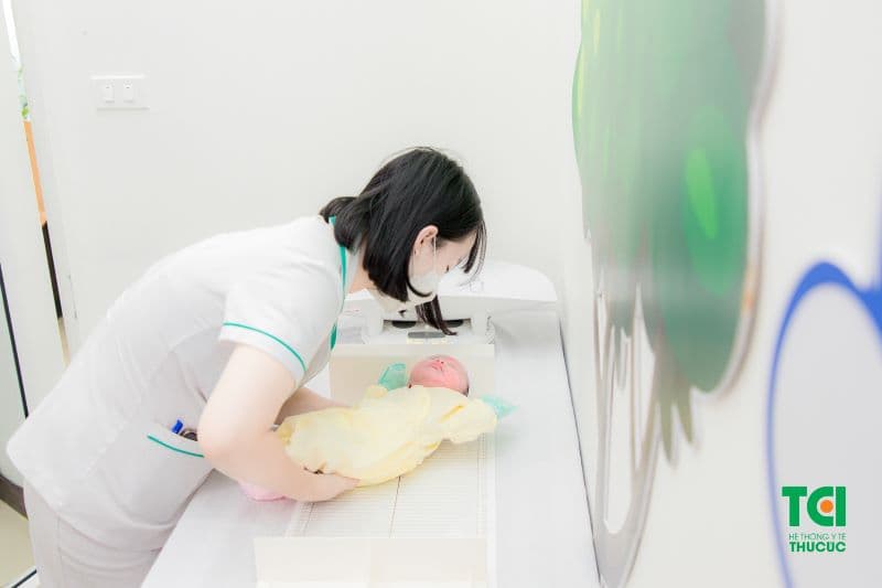 Vắc xin viêm gan thường được tiêm khi trẻ vừa ra đời.