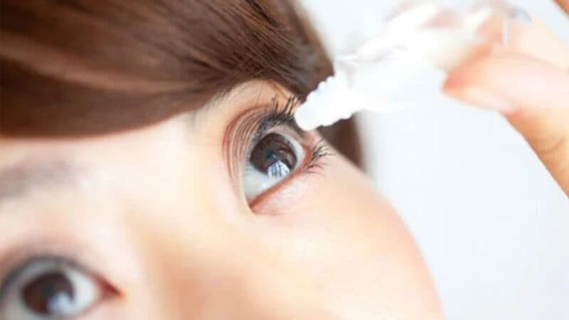 Ofloxacin hỗ trợ điều trị các bệnh nhiễm trùng ngoài mắt như đau mắt hột, viêm mí mắt, viêm loét giác mạc, viêm kết mạc và lẹo mắt.