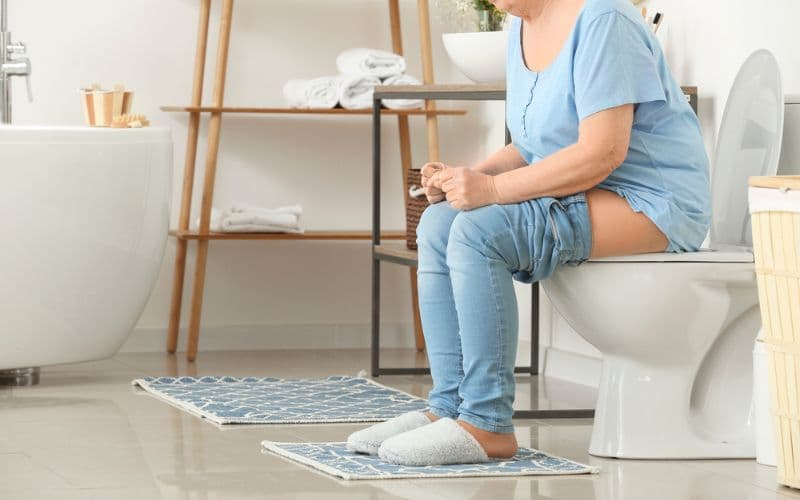 Sorbitol thường được sử dụng để điều trị các triệu chứng khó tiêu và táo bón như viêm đại tràng thể táo bón, hội chứng ruột kích thích