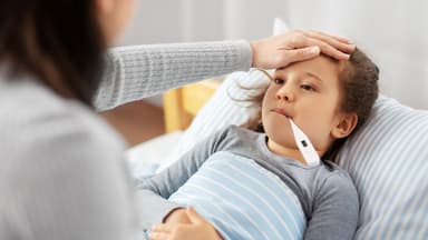 Sốt xuất huyết ở trẻ em: Cẩn trọng nguy cơ tử vong