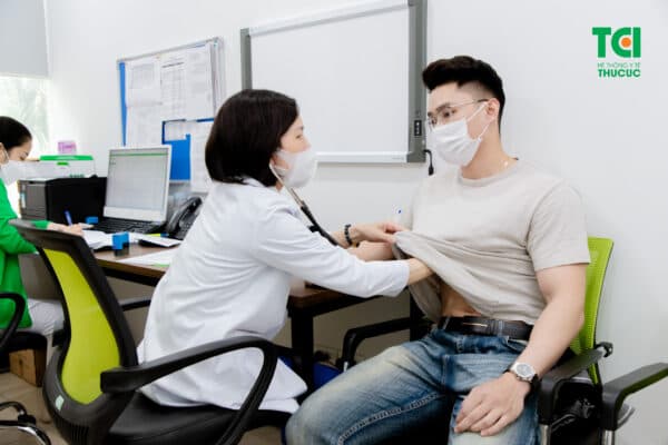 Thăm khám và nhận chỉ định dùng thuốc đúng cách