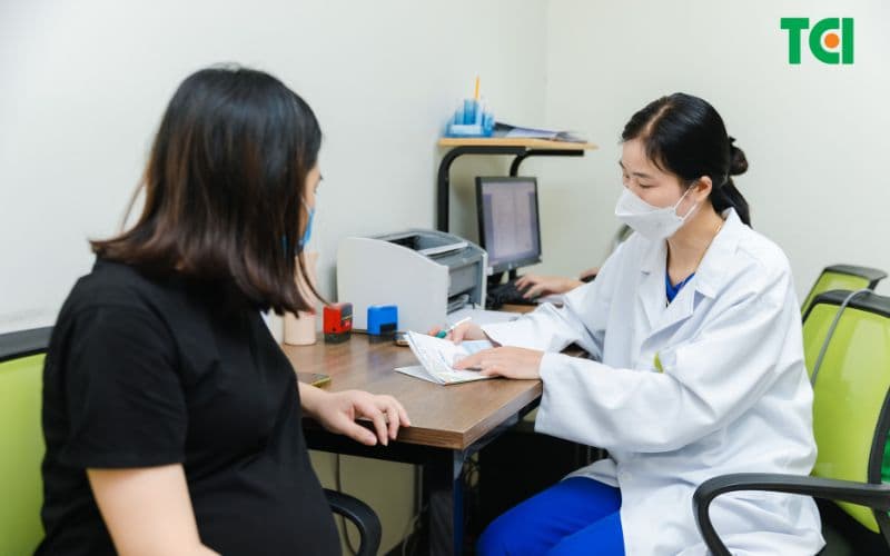 Thăm khám định kỳ hoặc theo lịch hẹn của bác sĩ trong suốt thai kỳ