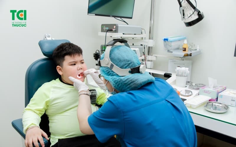 Cách xử lý khi bé bị hóc thức ăn