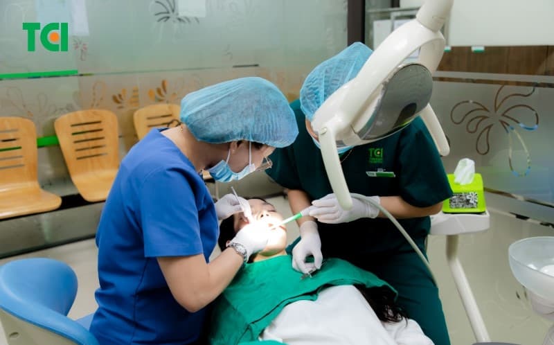 Thực hiện bọc răng sứ nguyên hàm