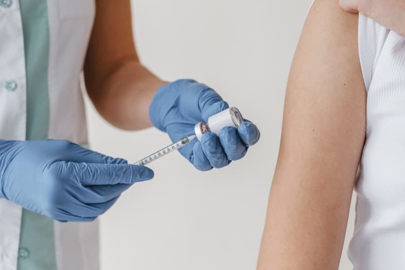 Tiêm vắc xin giúp bảo vệ bản thân khỏi các bệnh truyền nhiễm nguy hiểm