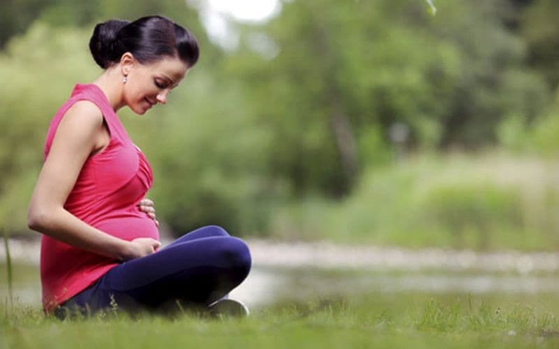 Yoga là một phương pháp tuyệt vời để giúp mẹ bầu cải thiện sức khỏe, tăng cường sự dẻo dai và thư giãn tinh thần