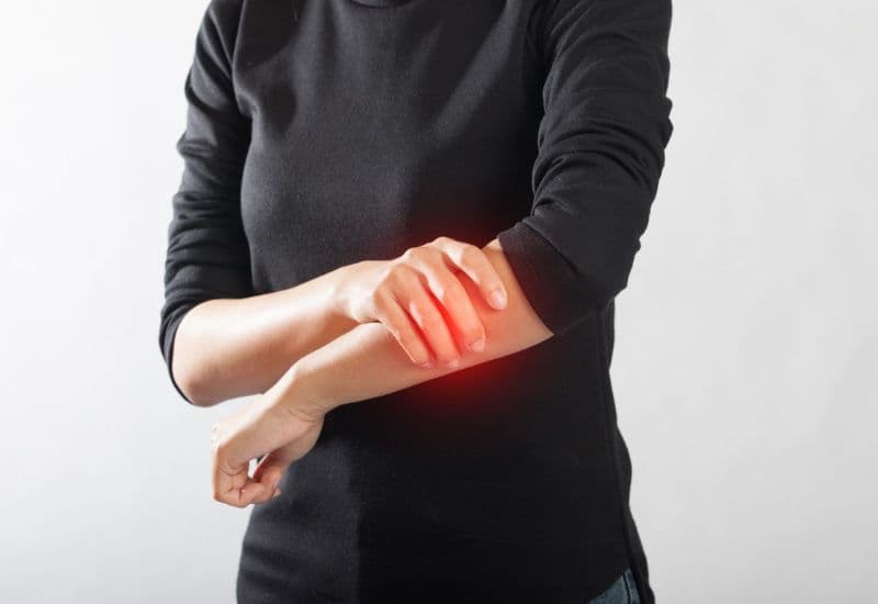 biểu hiện gãy xương cánh tay