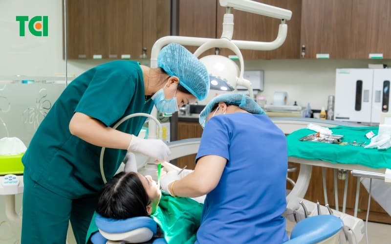 Thực hiện hàn cổ răng