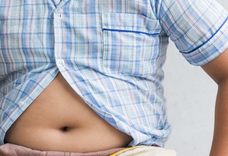 Thừa dinh dưỡng là dạng suy dinh dưỡng phát sinh do thừa năng lượng, dẫn đến thừa cân, béo phì và các vấn đề sức khỏe liên quan như bệnh tim mạch, tiểu đường loại 2 và huyết áp cao.